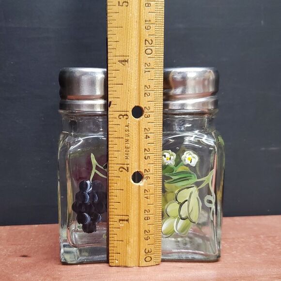Home Essentials Vintage Grapes Salt and Pepper Shaker - Picture 5 of 8